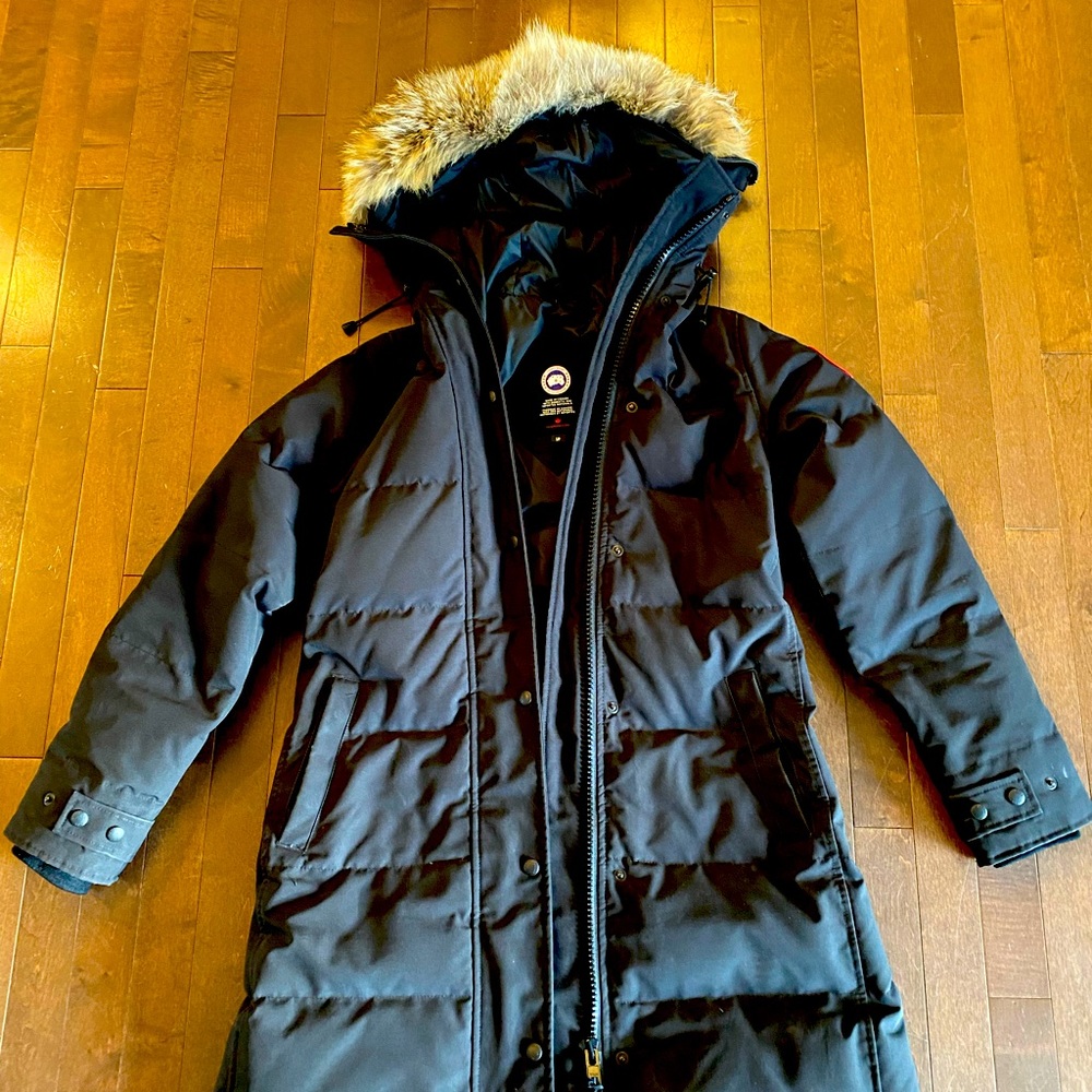 Womens Canada goose Shelburne parka. Black-size Small.